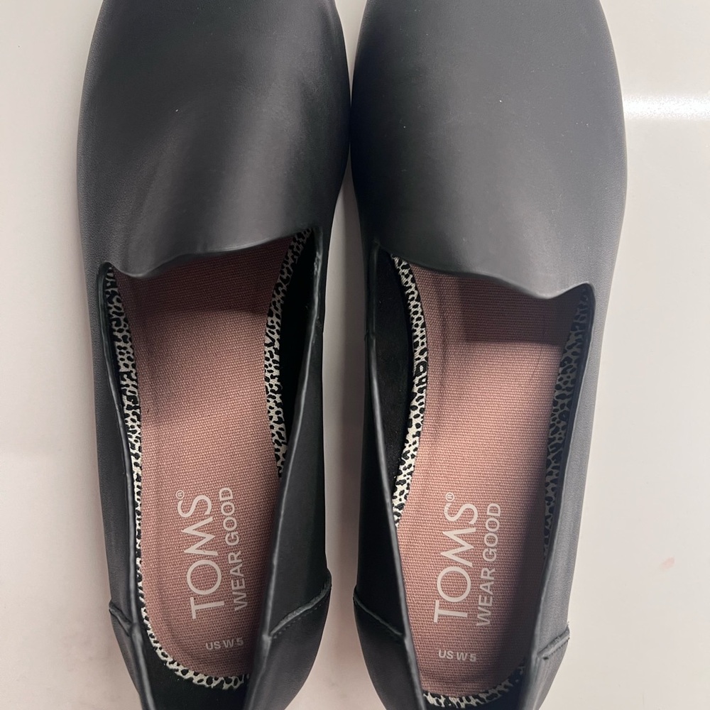 TOMS Women's Black Slip-On Flats